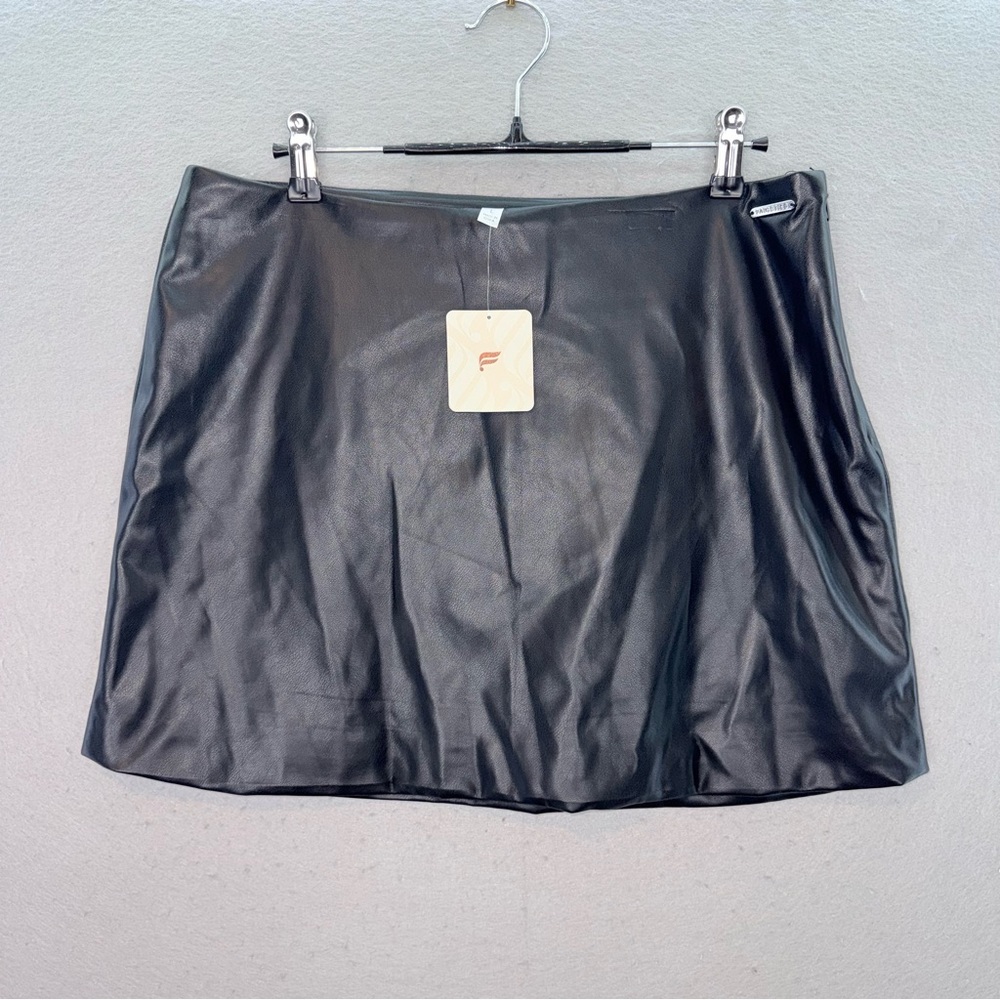 Fabletics - NWT women’s vegan leather high waisted mini skirt black A- line SZ L - Picture 5 of 10